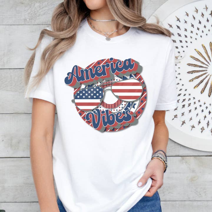 T-shirt America Vibes du 4 juillet pour la vente par Londas Tees and Tumblers