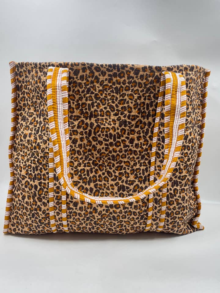 100% bomuld Kantha quiltet boho leopard vendbar tote taske for engroshandel hos Funky Yak Ltd