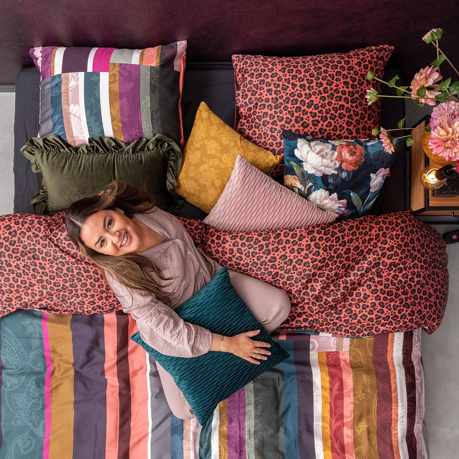 Melli Mello - Wholesale Throw/Decorative Pillow - Melli Mello Velvet Ruffle Sierkussen Legergroen Groot5