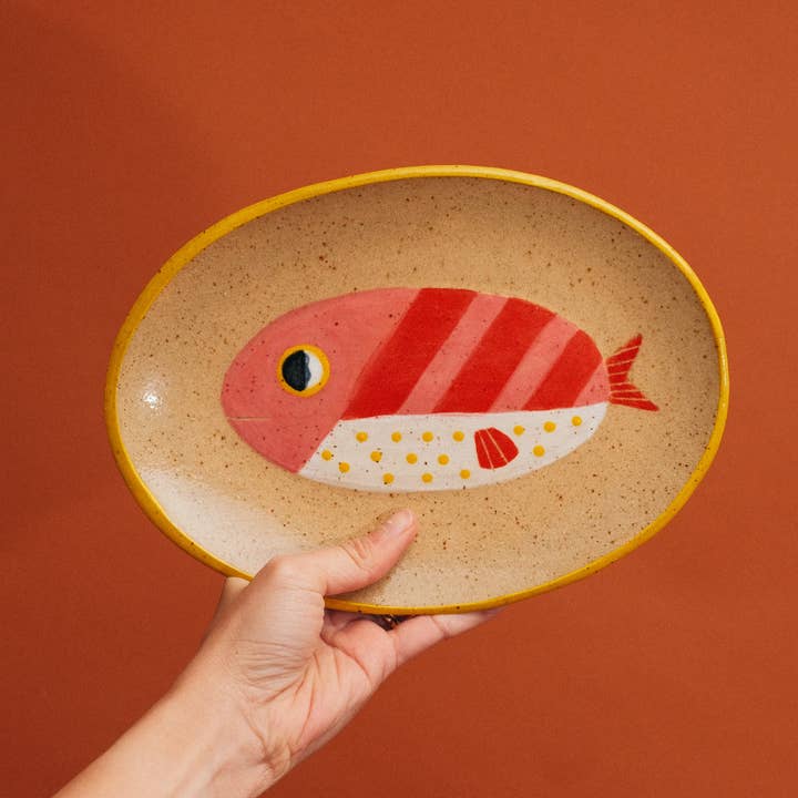 Assiette Ovale Poisson Rose pour la vente par SHAWNA CHAN