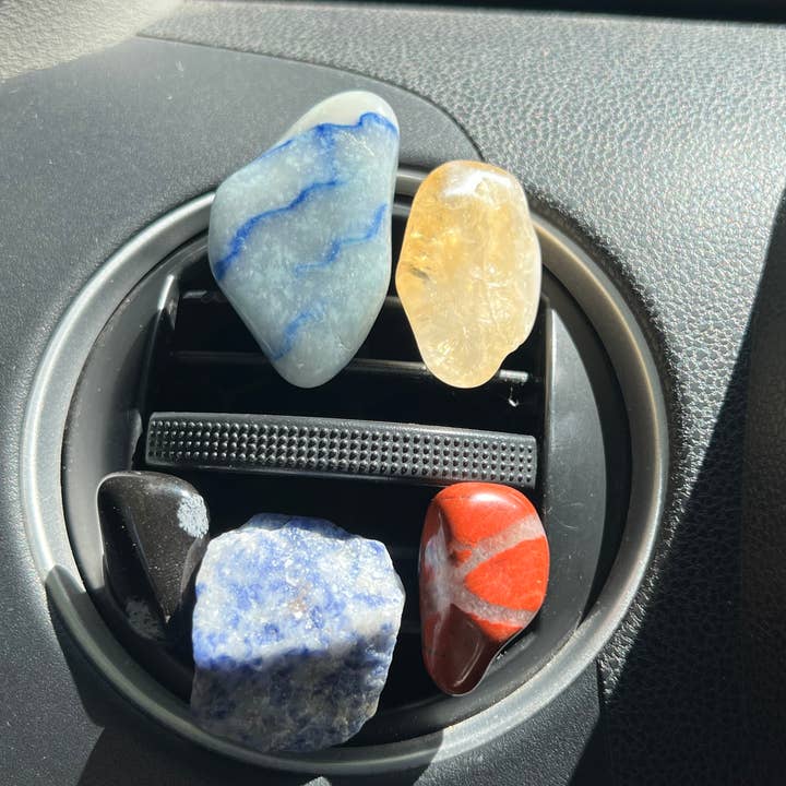 Crystals of the Mines LLC - Vente Pierre et cristal de spiritualité - Assortiment de pinces pour grille d'aération de voiture en cristal brut et poli2