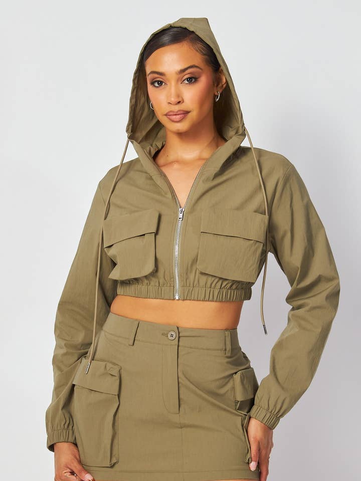 Hot & Delicious – Engroshandel Top- og nederdelsæt - Dame – Elena Hoodie Crop Jacket & Cargo Mini Nederdelsæt (HGC10247)13