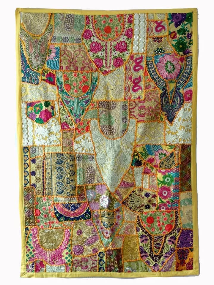 Geel Patchwork Borduurwerk Handgemaakte Sari Patchwork Wandkleed voor wholesale door GYPSY STUDIO