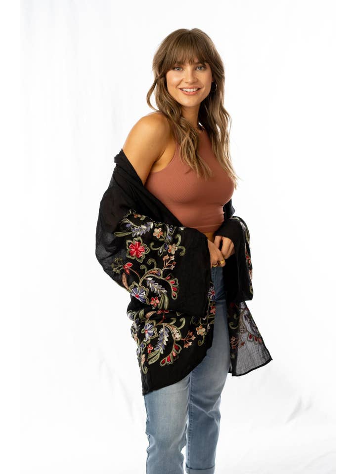 Three Bird Nest - Wholesale Kimono - Women's - Fun In Florals Kimono - Black