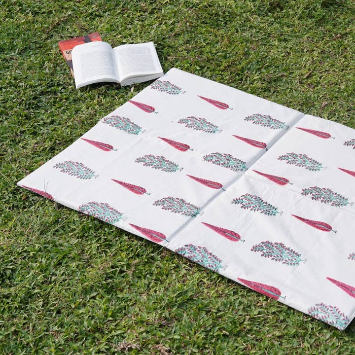Craftpair – wholesale Travel blanket – Grey Leaf Block Printed Mini Picnic Mattress With Handles - No Tariffs14