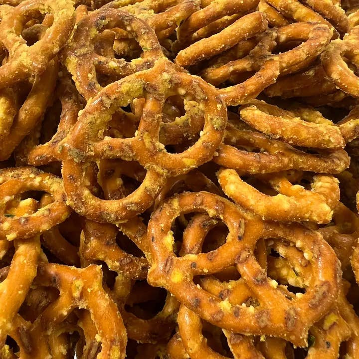 BRETZELS À LA CRÈME SURE ET À LA CIBOULETTE pour la vente par Kingston Artisan Snacks