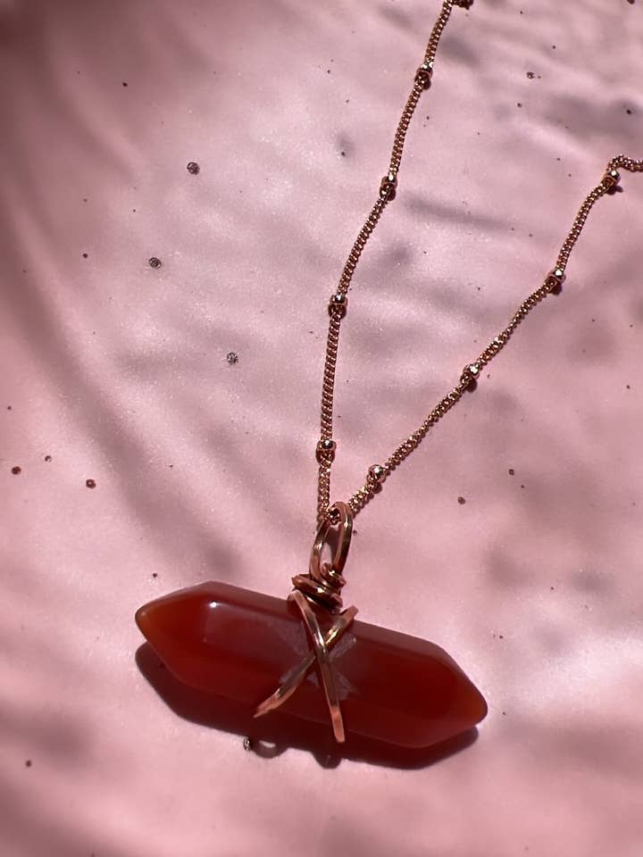Collier en cornaline rouge pour la vente par Brooklyn Belle Designs