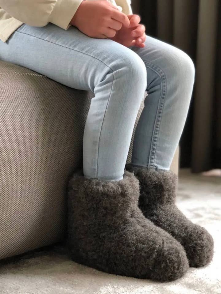 The Cozy Sheep – Engroshandel Hjemmesko - Børn – Kids slippers – Dark Grey (High model)1