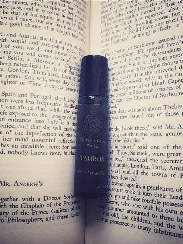 Olio astrologico Taurus per la vendita all'ingrosso da parte di Maiden and Crow Spiritual Apothecary