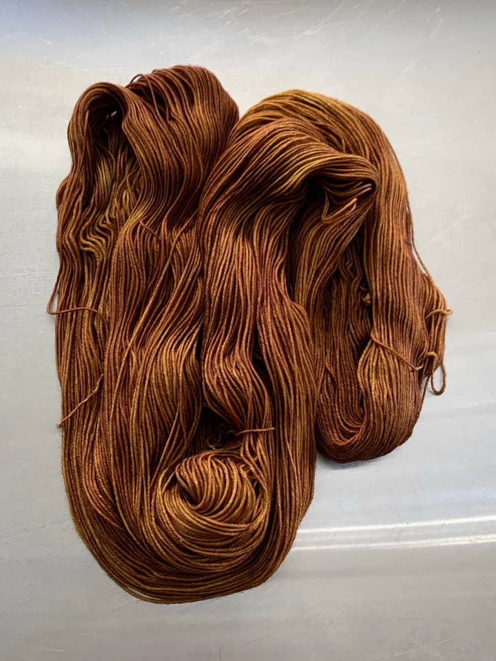 Straw Into Gold - Nomad Sockgarn för wholesale av Black Cat Fibers