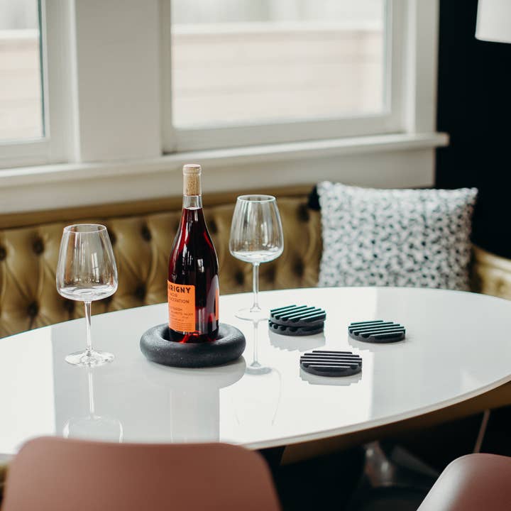 pretti.cool – Engroshandel Bordskånere – Coaster sæt | Sort Terrazzo