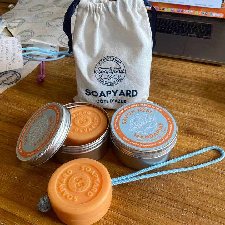 soapyard – wholesale Tvål – Mandarin Tvål 140g | Avtagbart Rep & Reseburk