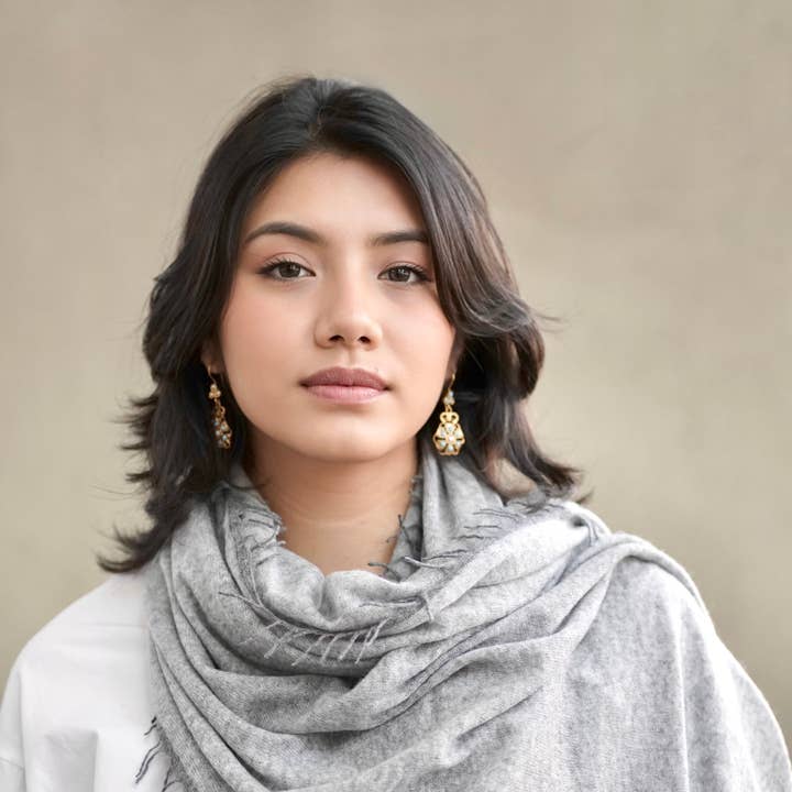 Hand Woven Pure Cashmere Scarf Grey Charcoal for wholesale on Faire