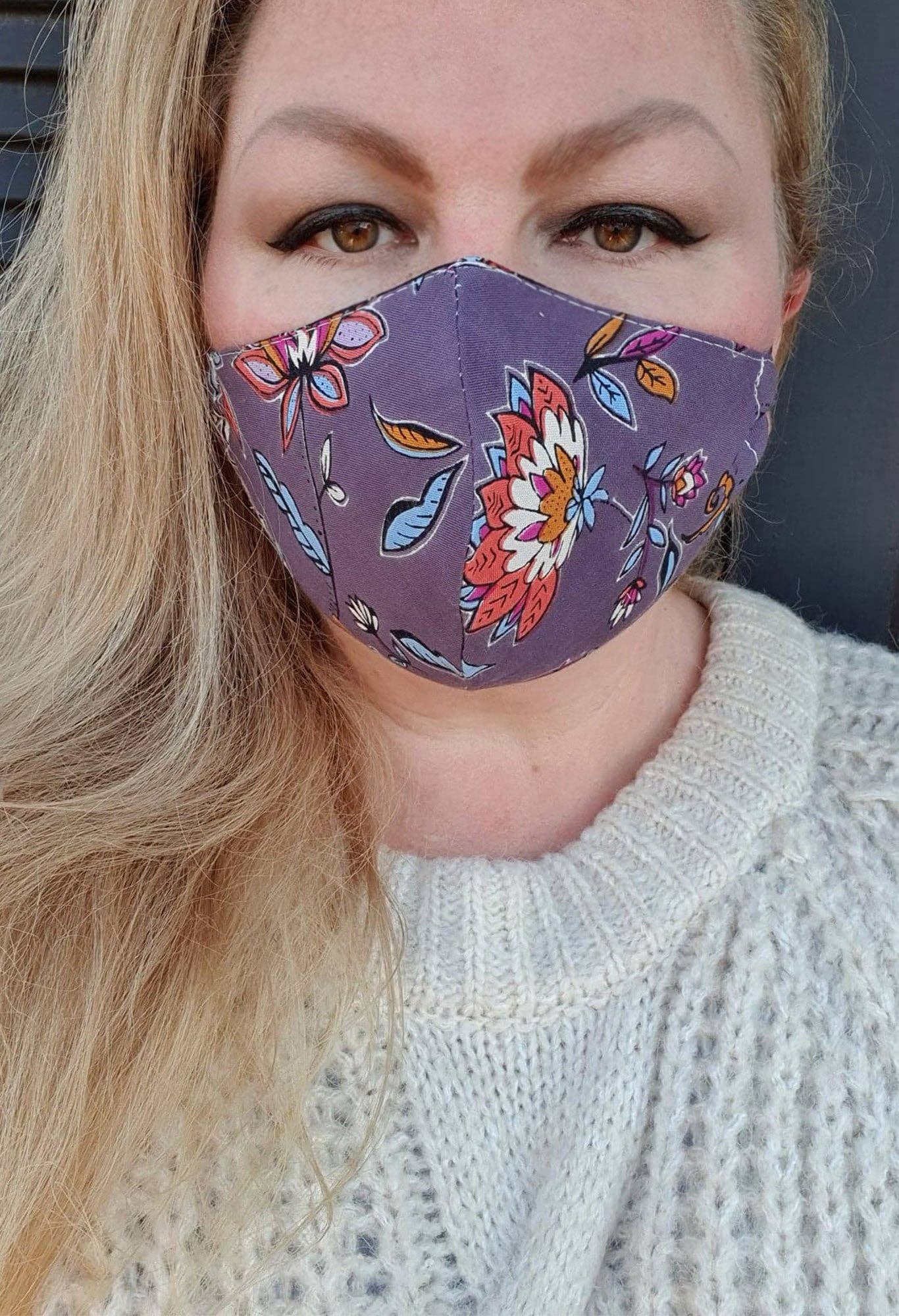 Lilás Multi Máscara facial - Lilás Multi- Estampada Personalizada - Feita à Mão para venda a revendedores na Faire
