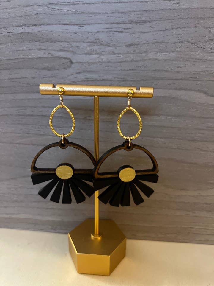 Pendientes de Aro en Forma de Estallido de Sol Negro y Dorado Madera/Metal para venta al por mayor de Saints Place Designs