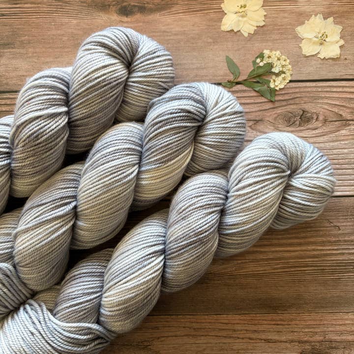 Totoro | Håndfarvet Garn | 4-pak for engroshandel hos Jam Jar Yarns