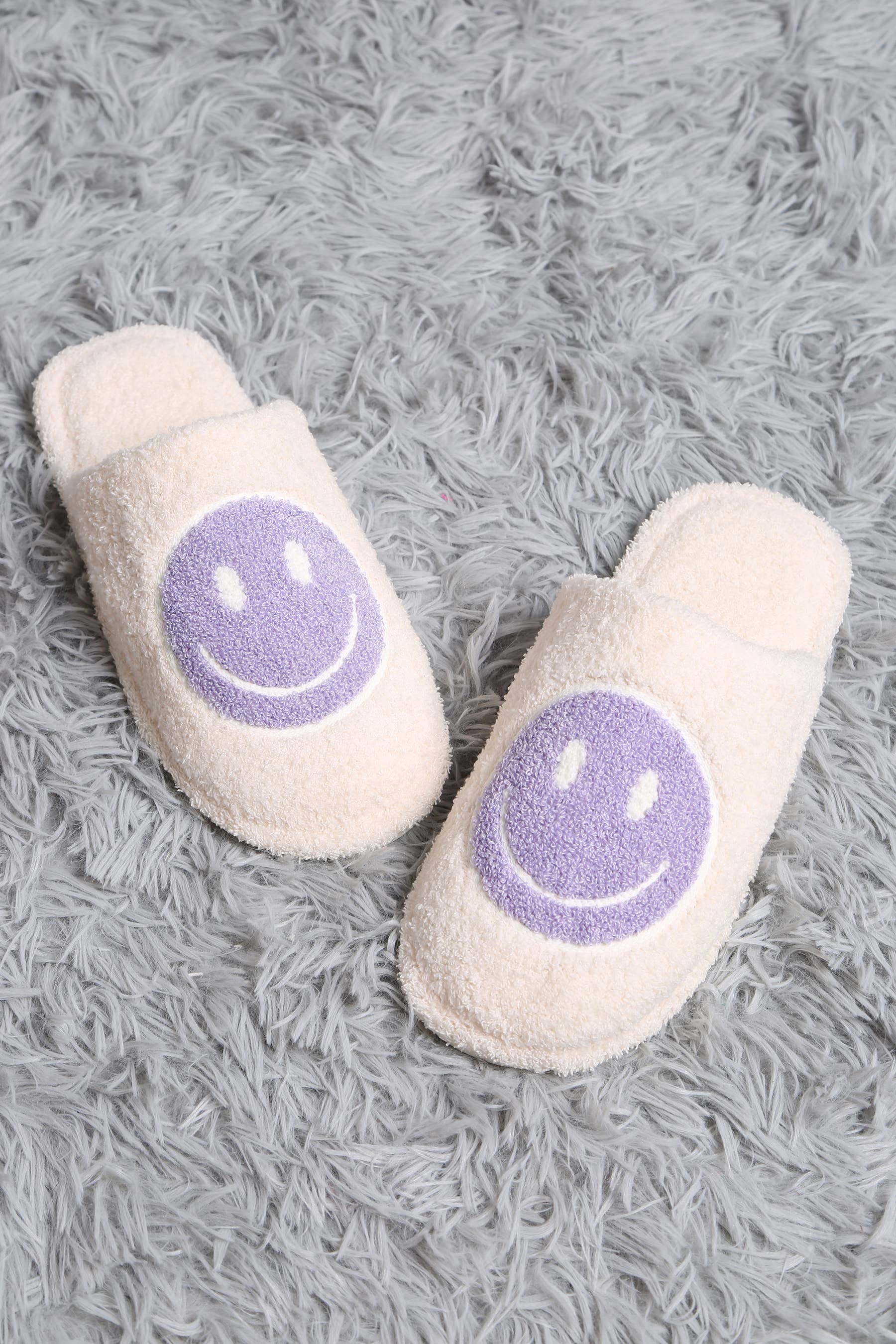 Jasper Trading LLC - Vente Chaussons – femme - PANTOUFLE SOUPLE DE LUXE BRODÉE HAPPY FACE JCL4207 - LAVANDE2