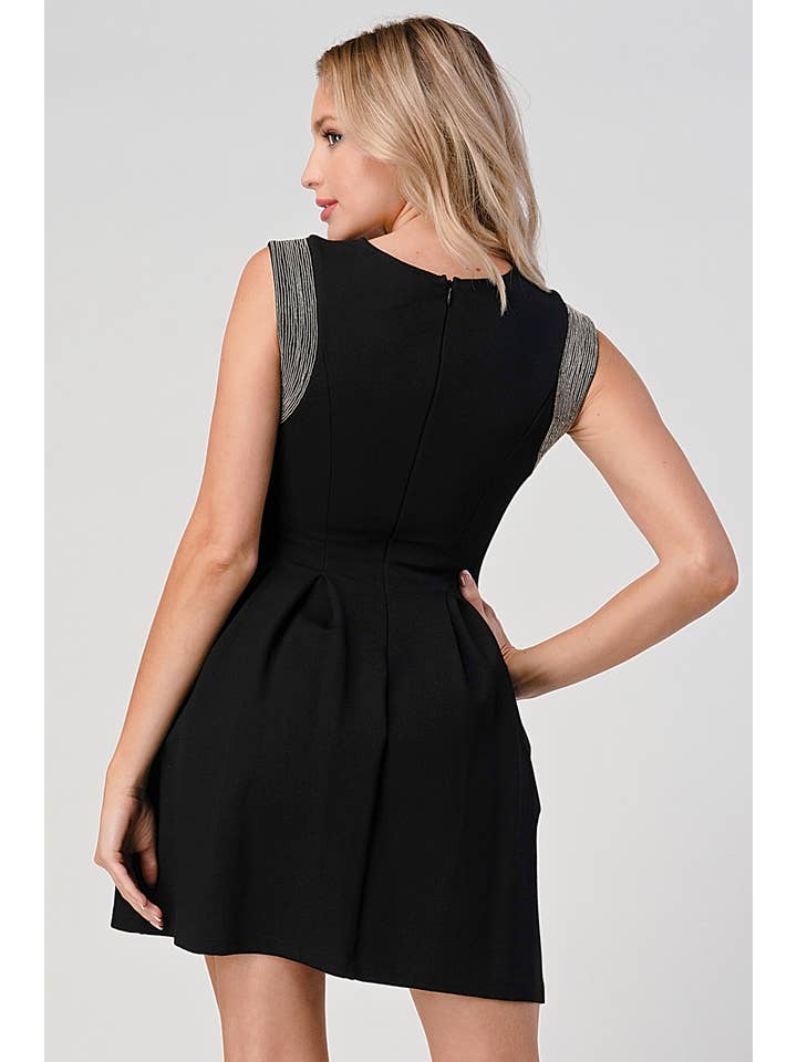 SCHWARZ Miro-Kette Detailliertes Plissee Kleid für den Großhandel auf Faire4