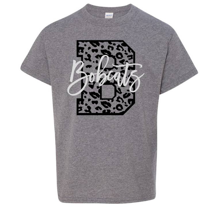 Pecan Creek Designs – T-shirts estampadas – Criança por atacado – Camiseta Bobcats Estampa de Chita Letra B1