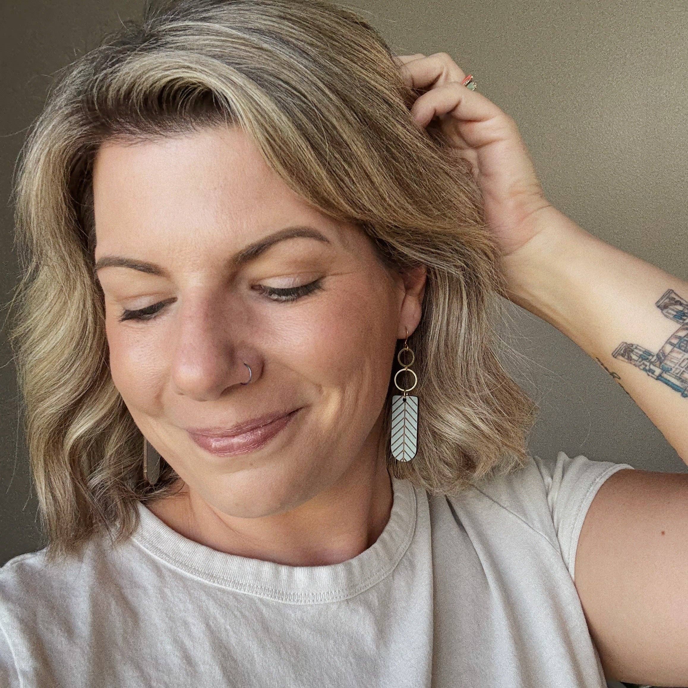 Wicket Goods – wholesale Hängande örhängen – Stuga | Röding1