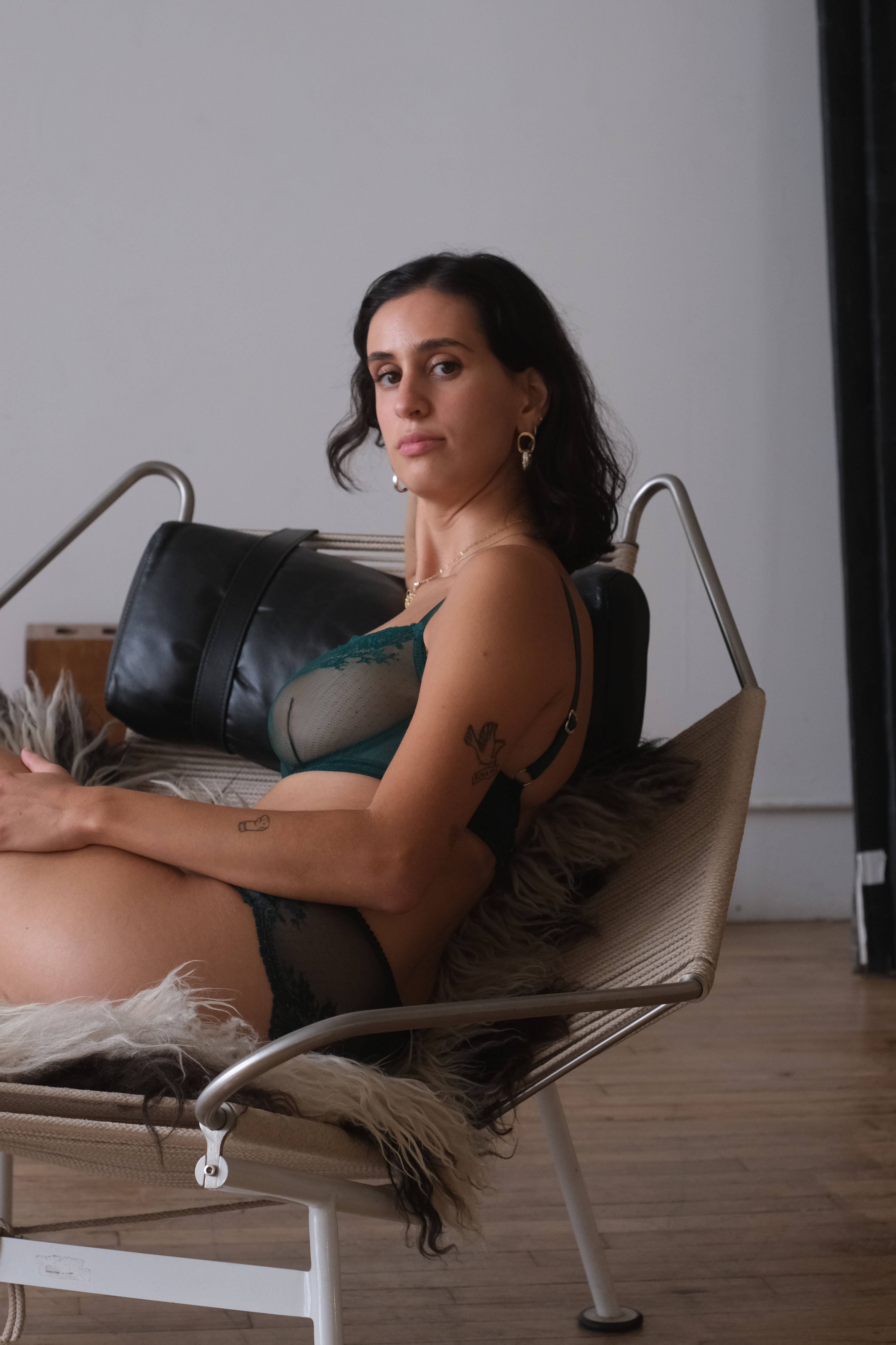 Amour d'Agnette – wholesale Bra – Women's – Kim High Neck Sheer Lace Underwire Bra5