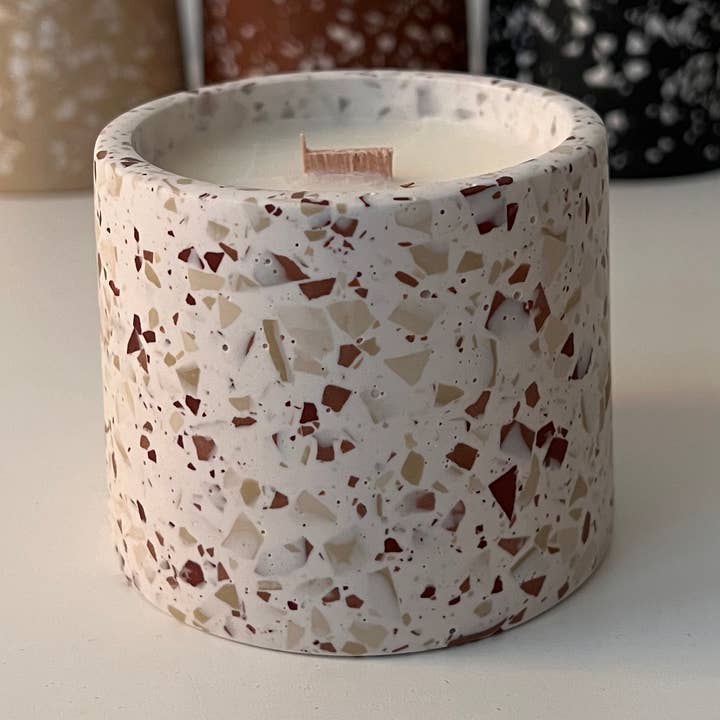 Doftljus med träveke, vaniljljus i kopp, veganska ljus för wholesale av Amal’s Atelier