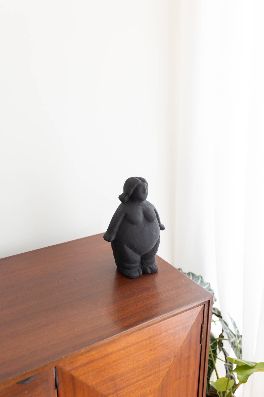 OITO Atelier - Wholesale Decorative Figurine - Woman3