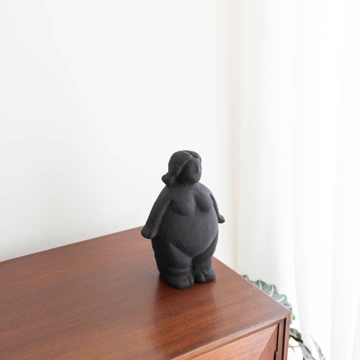 OITO Atelier - Wholesale Decorative Figurine - Woman3