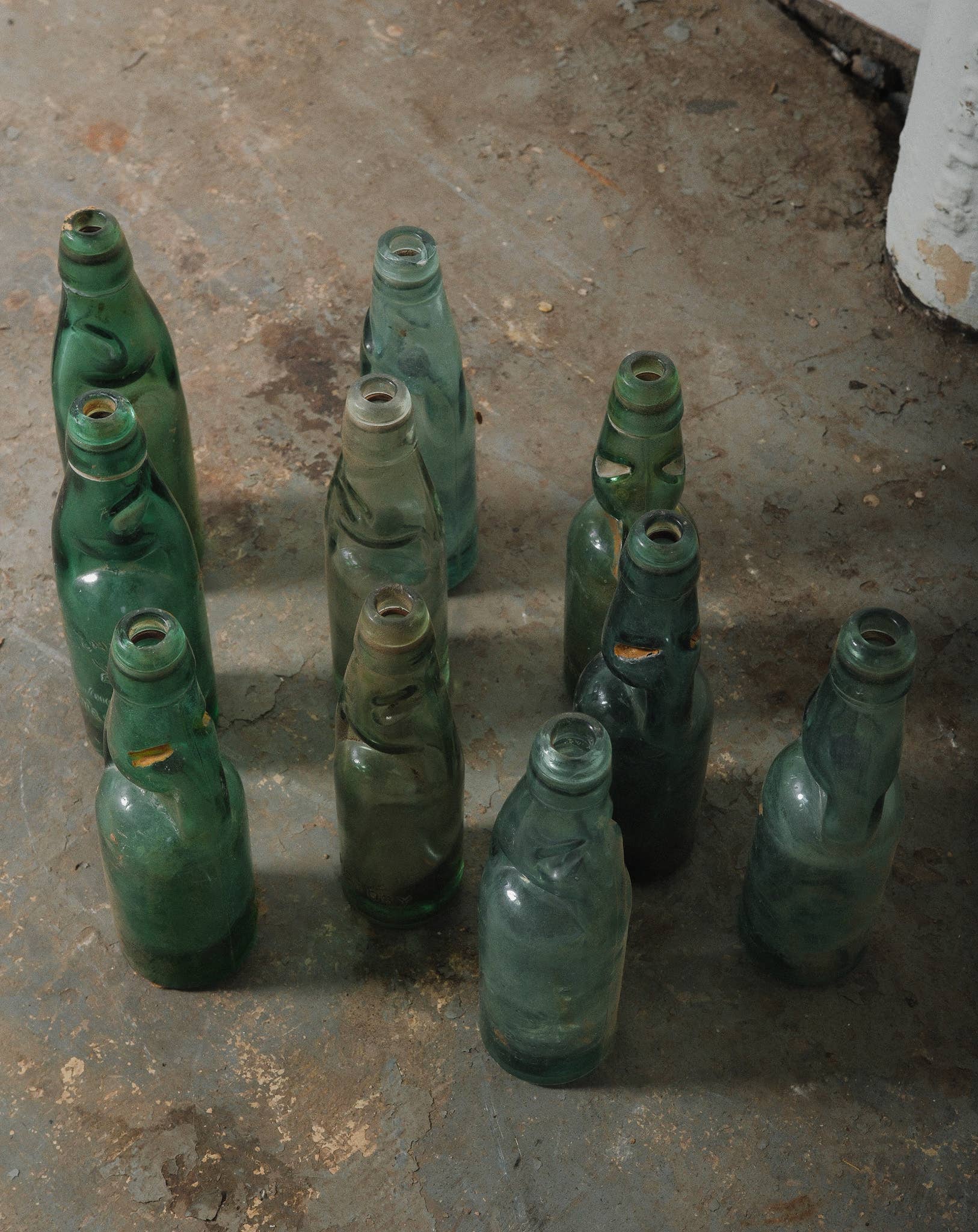 Golden Oldies Antiques - Vendita all'ingrosso Decorazioni da tavolo - Bottiglie Codd in vetro antico dall'Inghilterra2