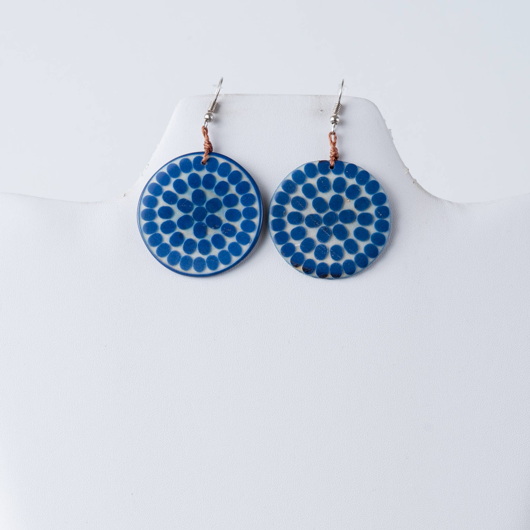 TaguArtsy - Vendita all'ingrosso Orecchini pendenti - Orecchini in Tagua Incisi a Punti1