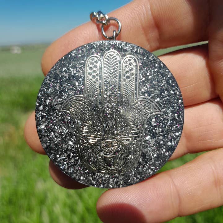 Orgonite keychain Hand of Fatima with Shungite for wholesale by Mundo Orgon
