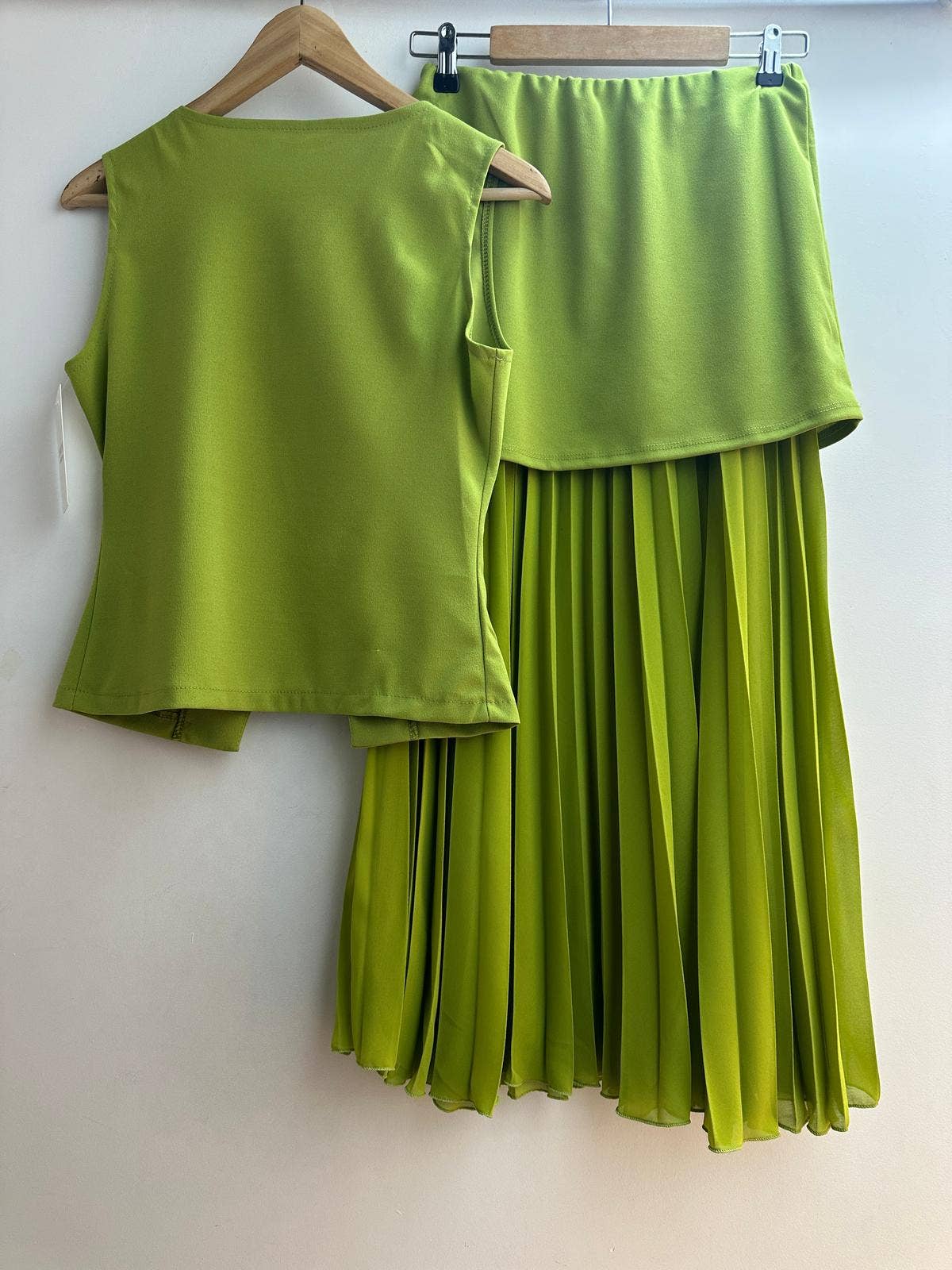 LORIANE – wholesale Top & skirt set – Women's – 10030E Solid color set with vest and skirt1