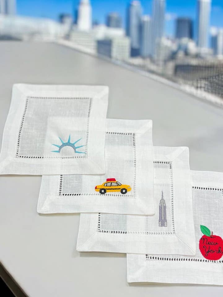 Serviettes à cocktail brodées New York pour la vente par Amanda Rose Thread Co