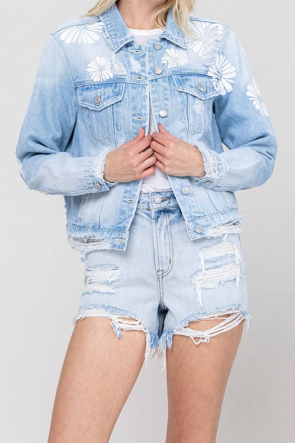 ZUCKERWATTE KLASSISCHE CROP-JEANSJACKE MIT BLUMENLASERDRUCK T5137J für den Großhandel auf Faire6