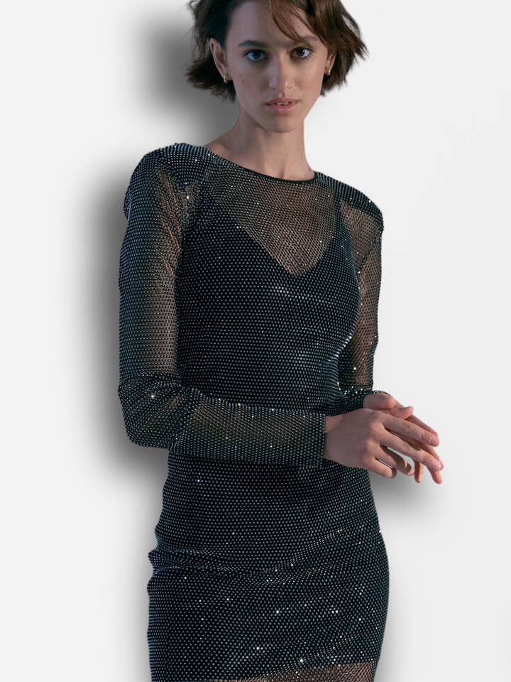 Sort net minikjole med krystaller for engroshandel hos Semenenko