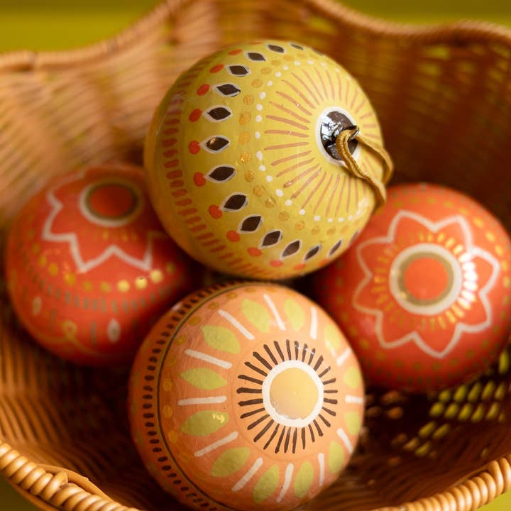 East End Press – wholesale Ornament set – UK/EU: Yuletide Gold Bauble Bag - Set of Three7