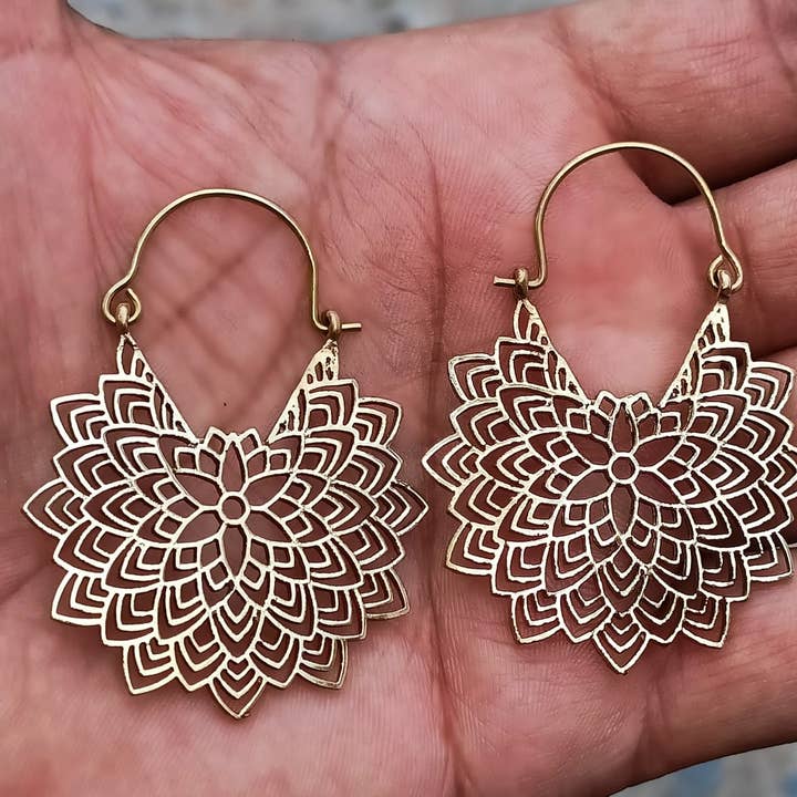 SILVER CAVE - Vendita all'ingrosso Orecchini pendenti - Bellissimi orecchini pendenti in ottone con motivo floreale in stile tribale indiano