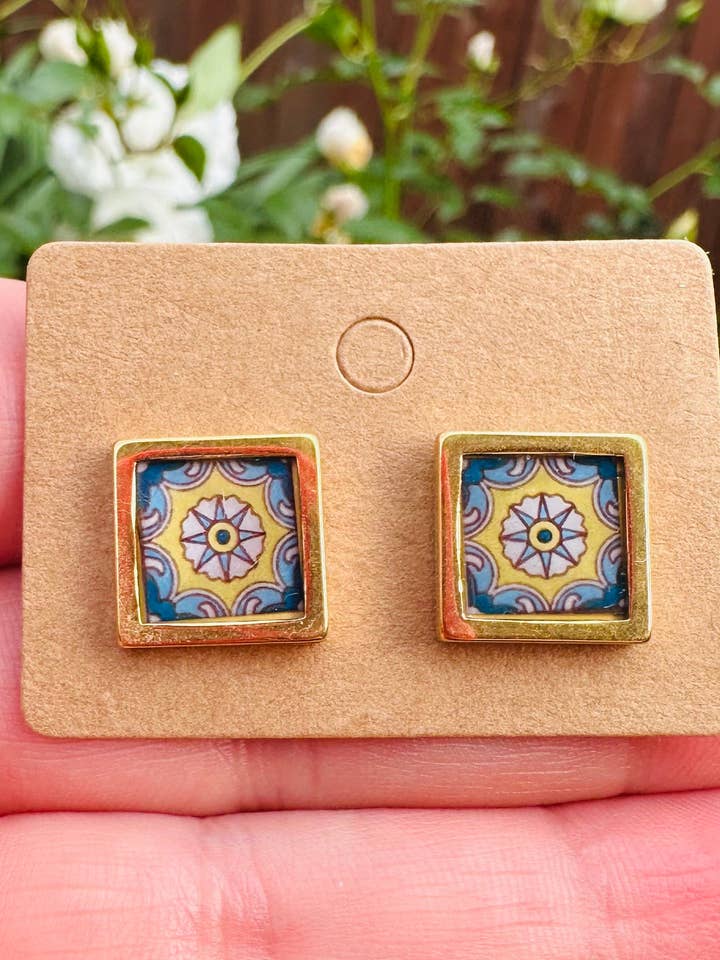 Santa Barbara Tiles to Go: Brincos de Prego Quadrados por atacado de CreaTiffity Studios