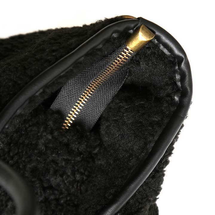 Sensibling Corp. - Wholesale Shoulder Bag - Women's - Sherpa Plain Shoulder Bag3