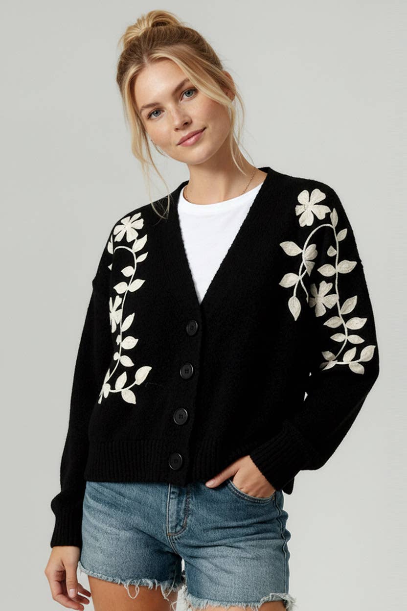 NERO CARDIGAN RICAMATO CON FIORI E BOTTONI PLUS SIZE in vendita all'ingrosso su Faire3