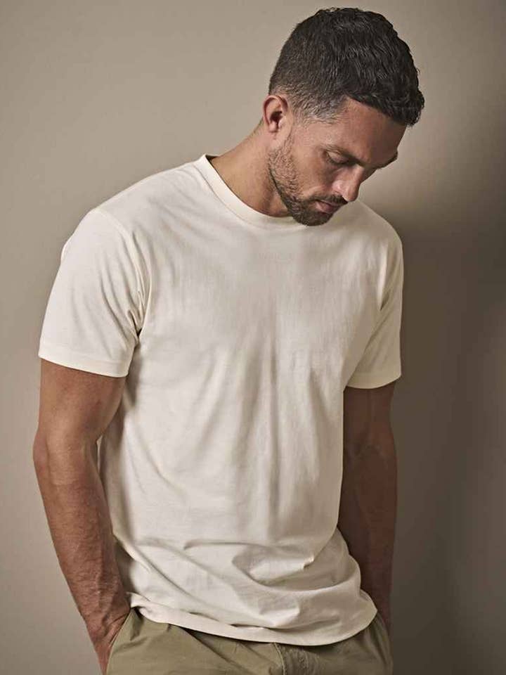 Tee Jays - T-shirt de luxe urbain pour la vente par Pierre Francis