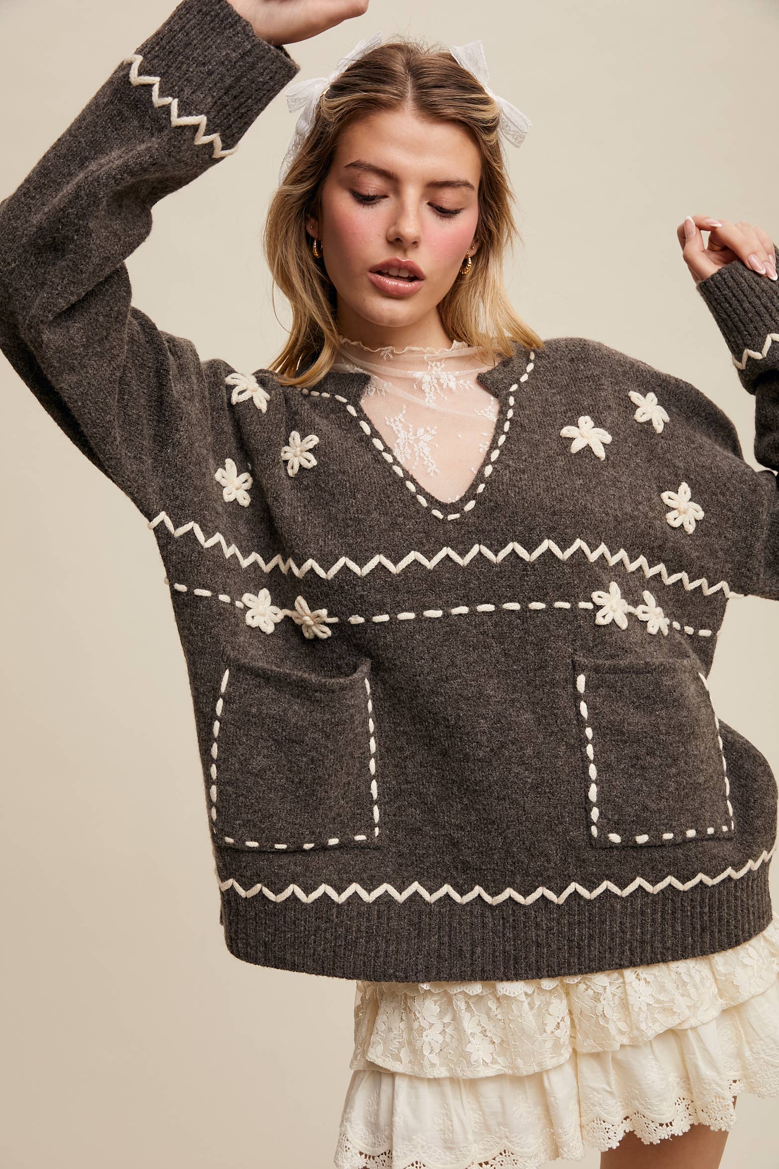 Listicle – wholesale Knitted jumper – Women′s – Floral Embroidered Knit Sweater LSW097810