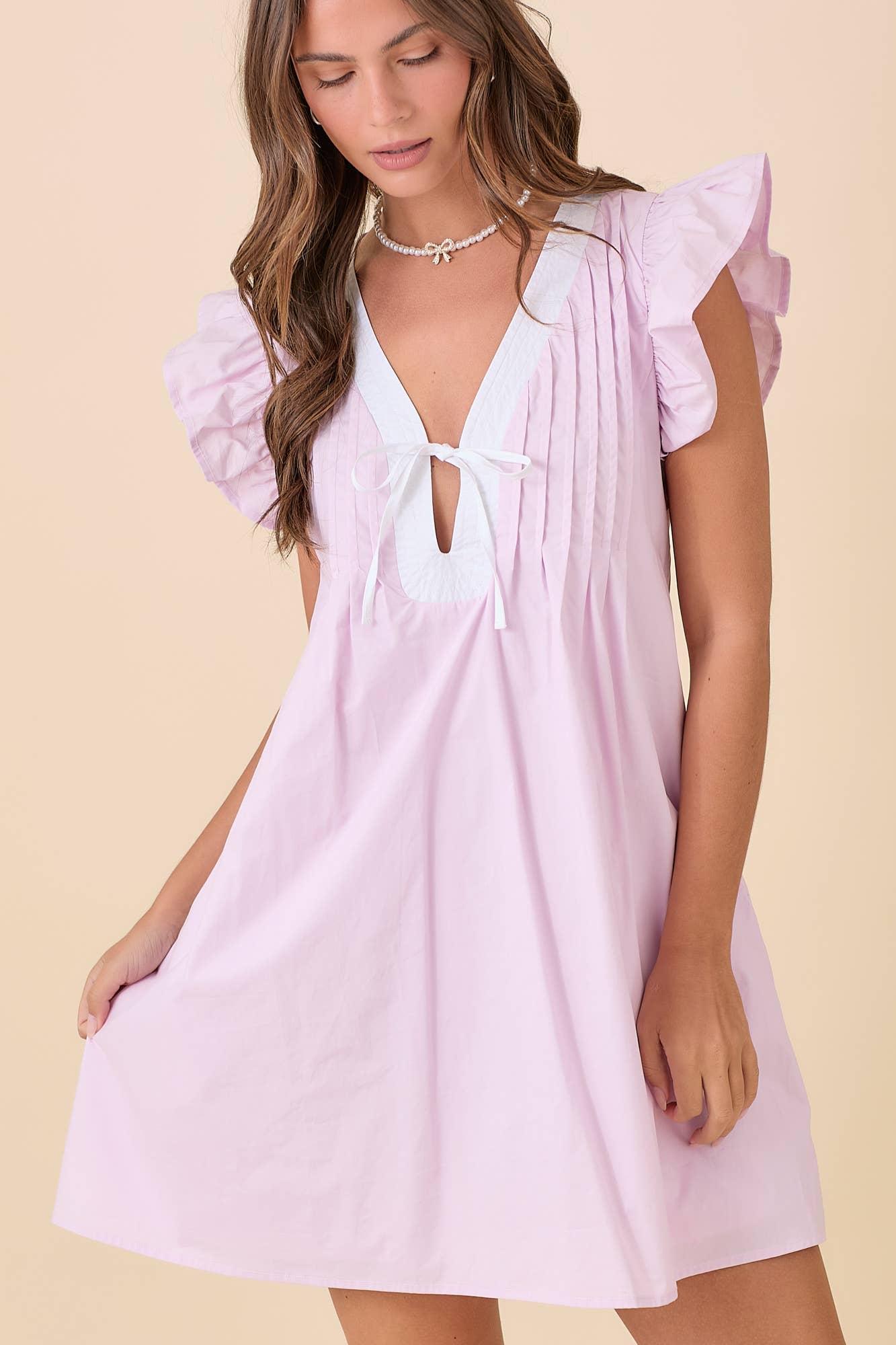 Main Strip – Großhandel Kleid – Damen – Sommer-Minikleid mit Rüschenärmeln und Biesenfalten4