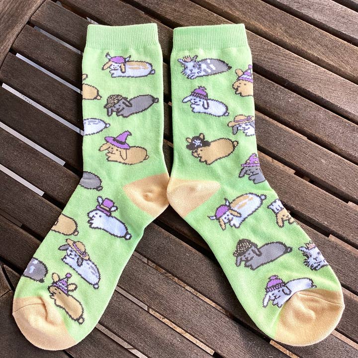 Chaussettes Lapin, Lapins avec Chapeaux Volume 1 Chaussettes Mi-mollet pour la vente par Fubini Crafts