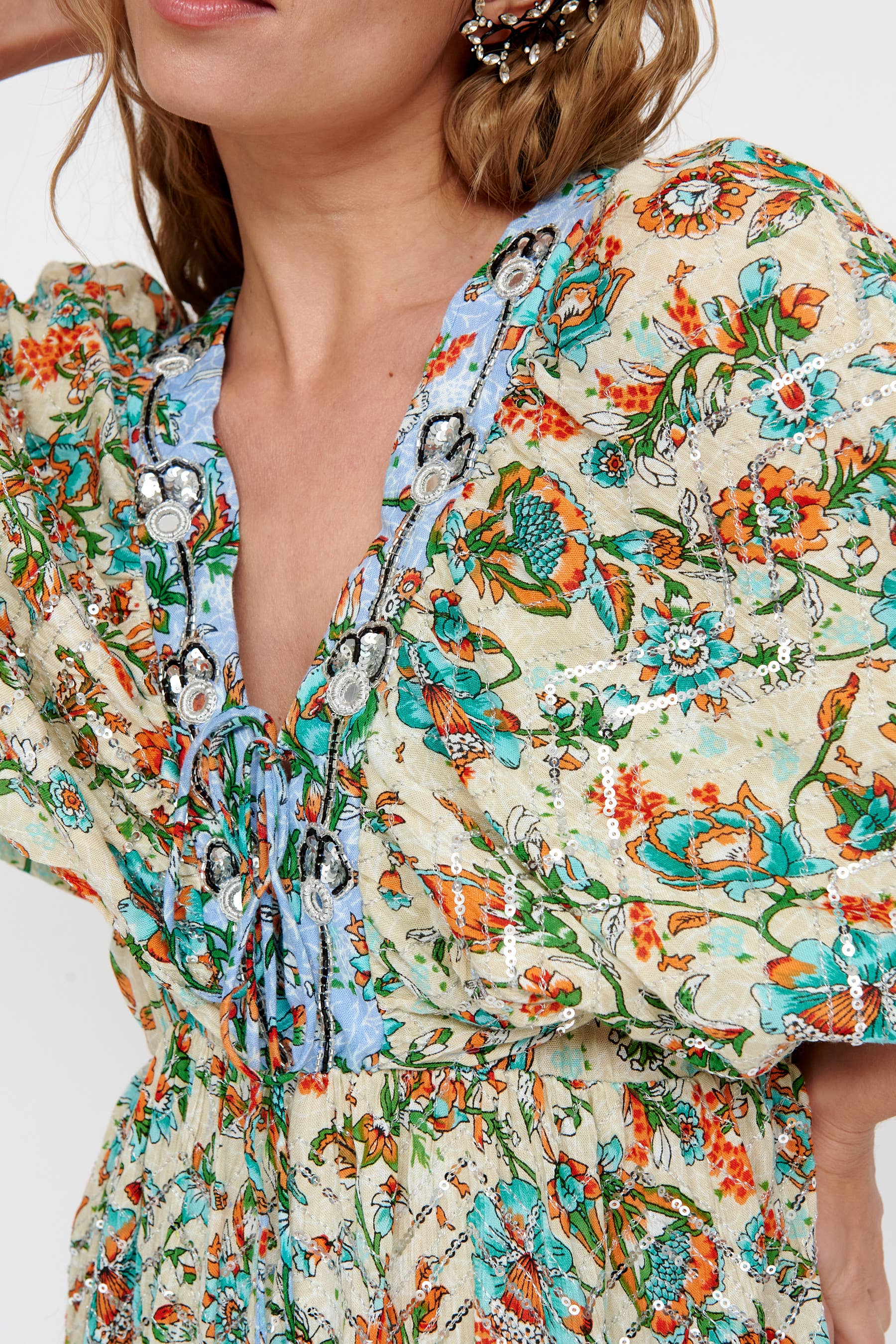 (GRØN AKVA - TURKIS - ROSA) KJOLE 100% VISKOSE, BLOMSTERMØNSTER, PUFFÆRMER for engroshandel på Faire3