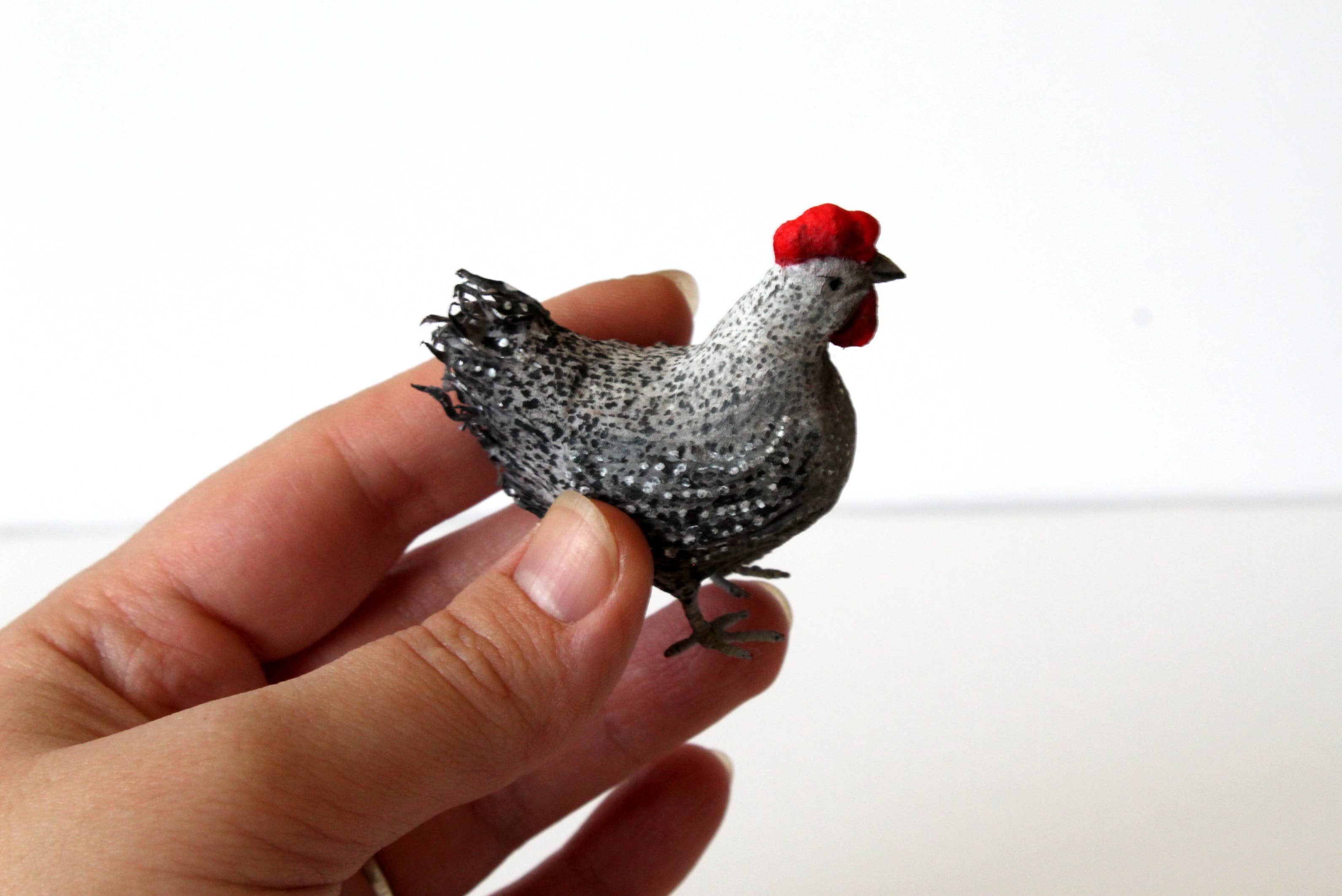 Lenasminiland - Venta al por mayor Figura decorativa - Figura miniatura de gallina de fieltro de algodón para casita de muñecas2