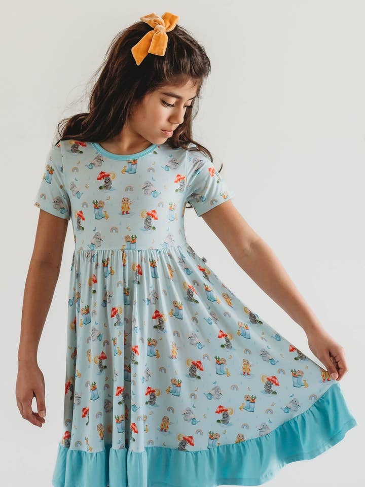 Robe Tourbillon de Bambou Infertilité Bébé Arc-en-ciel Imprimé pour la vente par My Sweet Fox Boutique