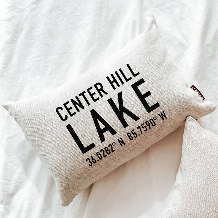 Cuscino Lake personalizzato con coordinate per la vendita all'ingrosso da parte di 521handmade