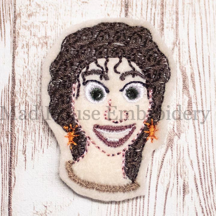 Feutre Encanto Pepa | Feutre Encanto Pepa | Feutre Encanto Pepa non coupé | Feutre en vinyle non coupé | Feutre non coupé, appliques en feutre, feutres, feutre pour la vente par Mad House Embroidery