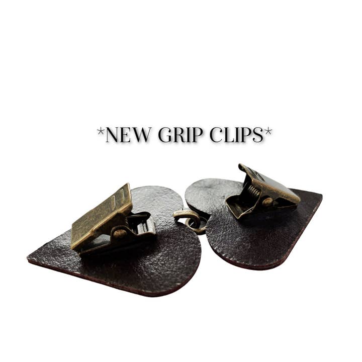 KardiKlips – Clip de cachecol - Mulher por atacado – Fechos e Presilhas para Roupas com Folha de Bronze em Couro Marrom Escuro2